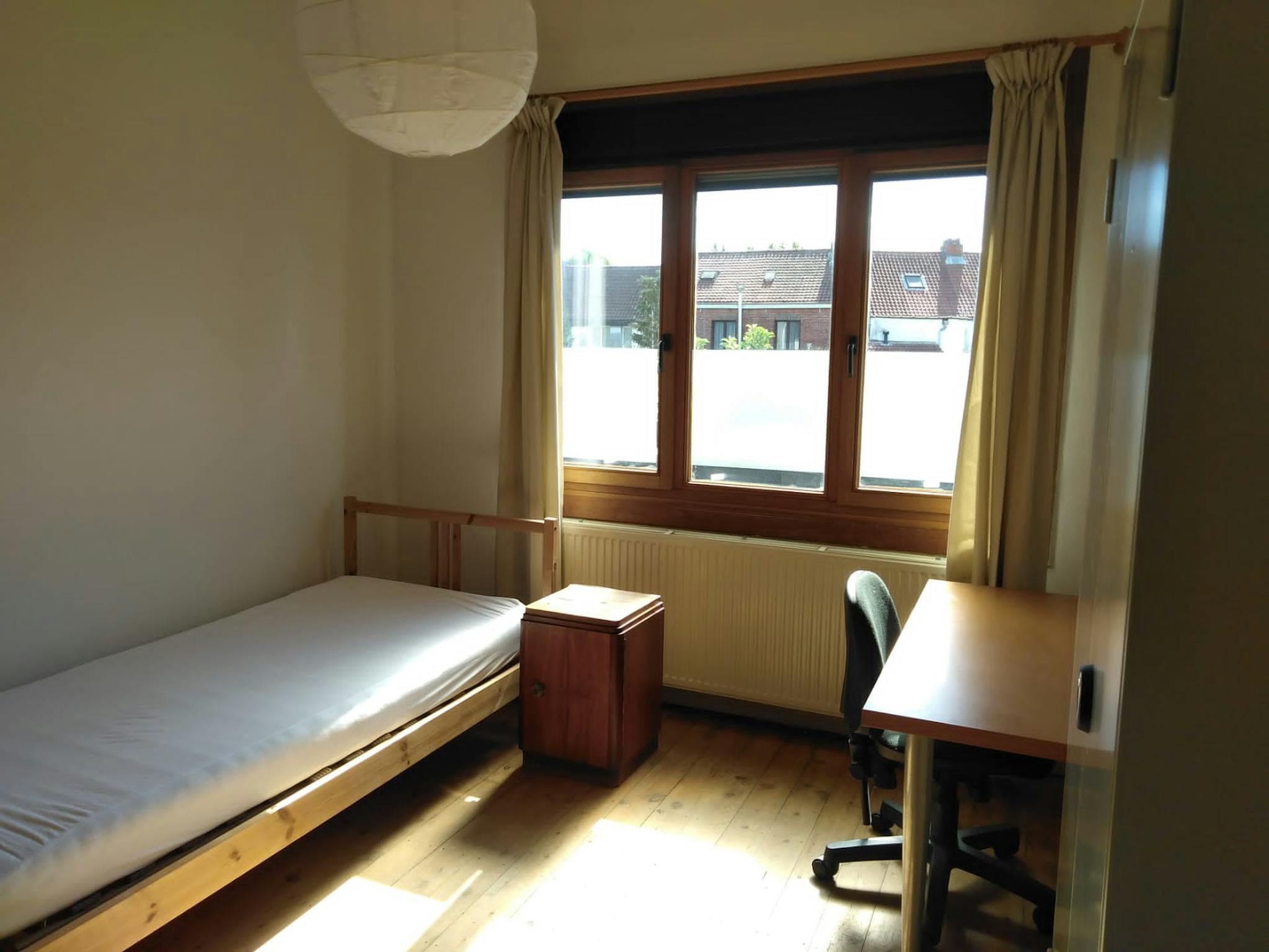 Appartement te  huur in Berchem 2600 450.00€ 1 slaapkamers 200.00m² - Zoekertje 83258