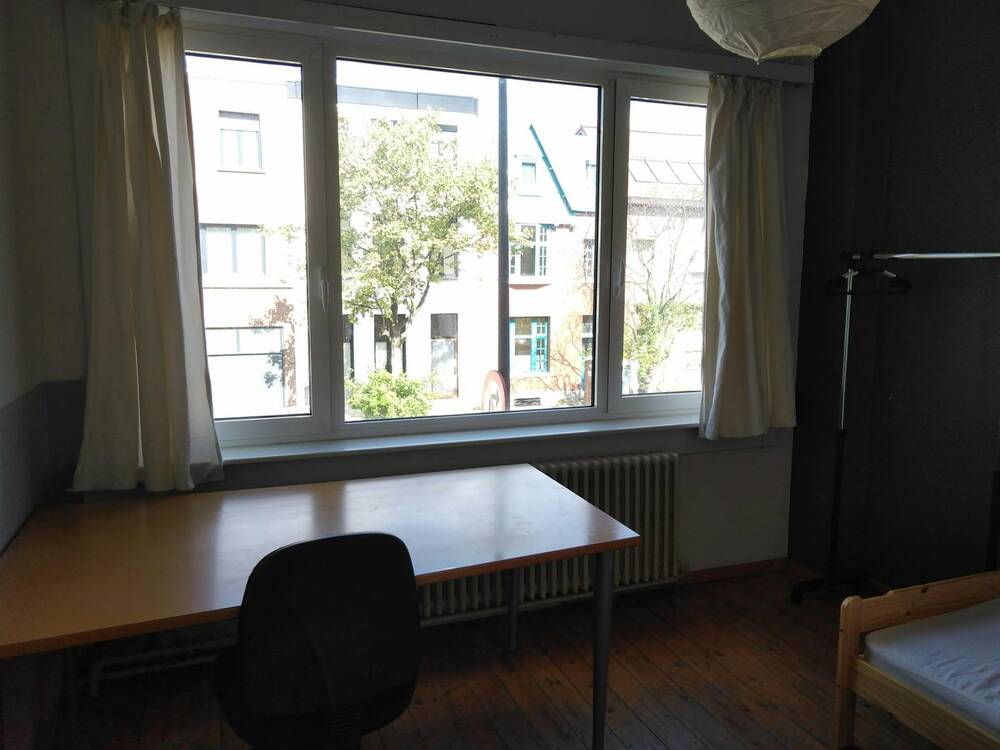 Appartement te  huur in Berchem 2600 440.00€ 1 slaapkamers 200.00m² - Zoekertje 83442