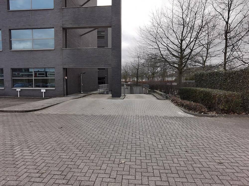 Parking & garage te  huur in Berchem 2600 105.00€  slaapkamers m² - Zoekertje 2776