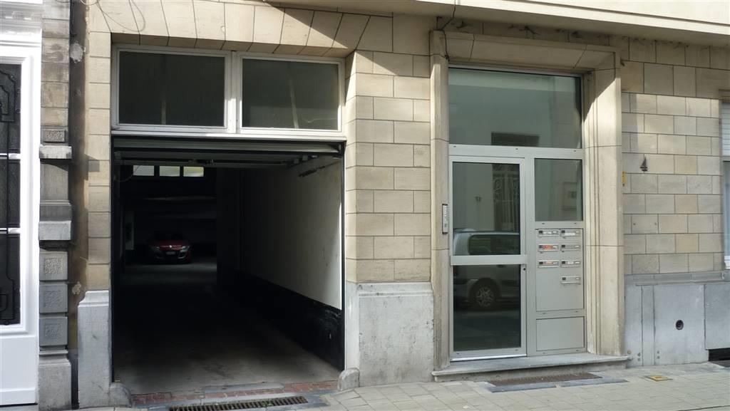 Parking & garage te  koop in Antwerpen 2018 25000.00€  slaapkamers m² - Zoekertje 8857