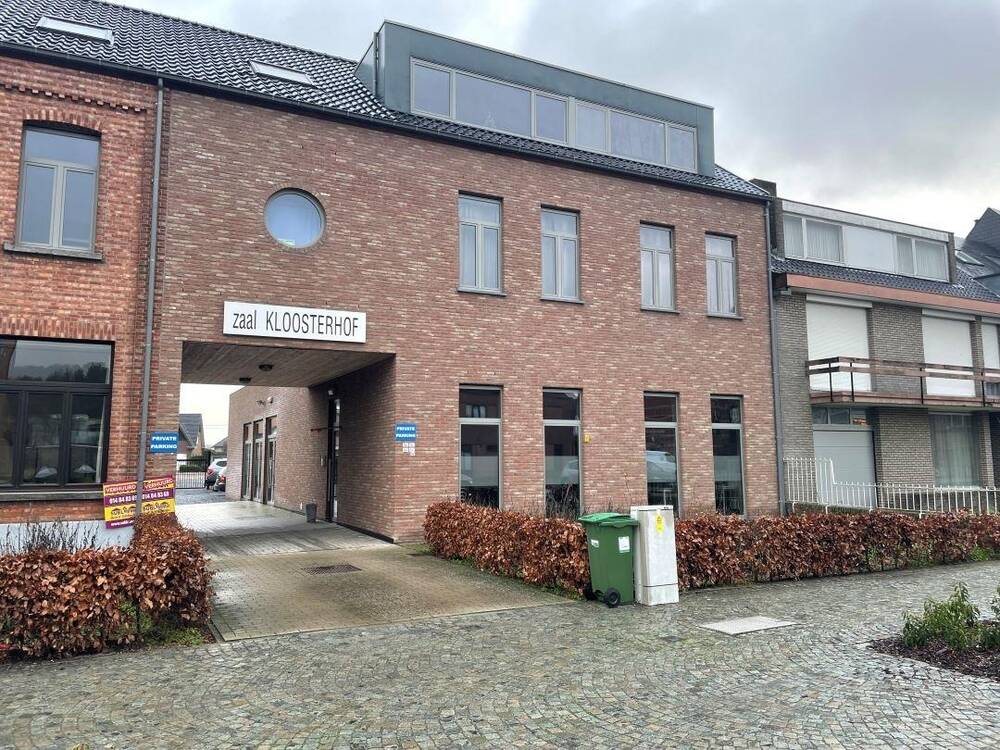 Handelszaak te  huur in Eindhout 2430 1100.00€  slaapkamers m² - Zoekertje 8597