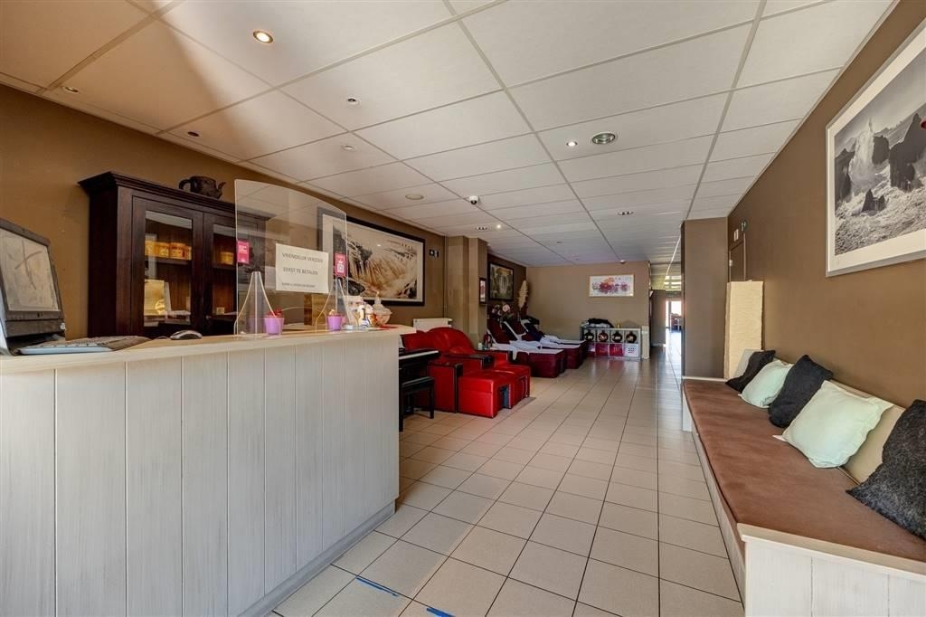 Handelszaak te  koop in Wijnegem 2110 365000.00€  slaapkamers 286.00m² - Zoekertje 14047