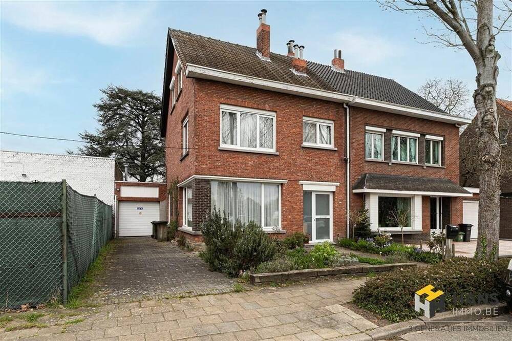 Huis te  koop in Mortsel 2640 425000.00€ 6 slaapkamers 180.00m² - Zoekertje 18916