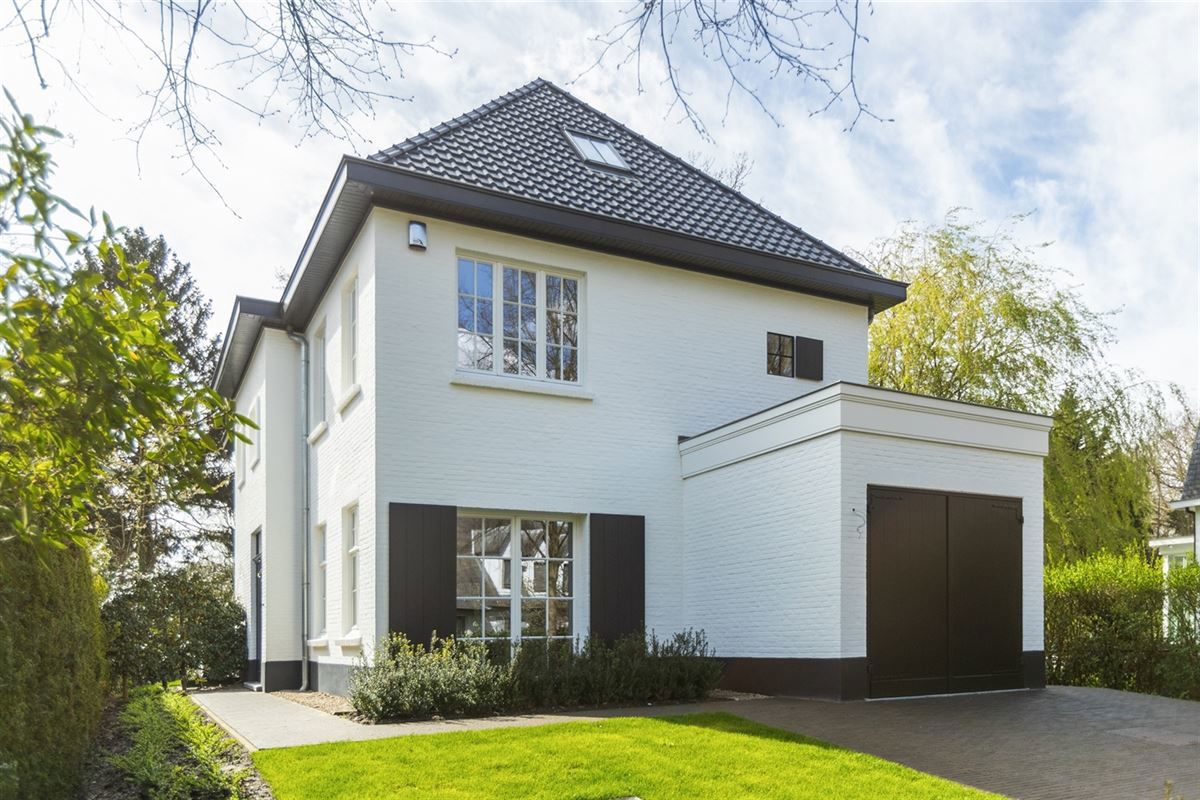 Villa te  koop in Brasschaat 2930 1495000.00€ 4 slaapkamers 352.00m² - Zoekertje 277942