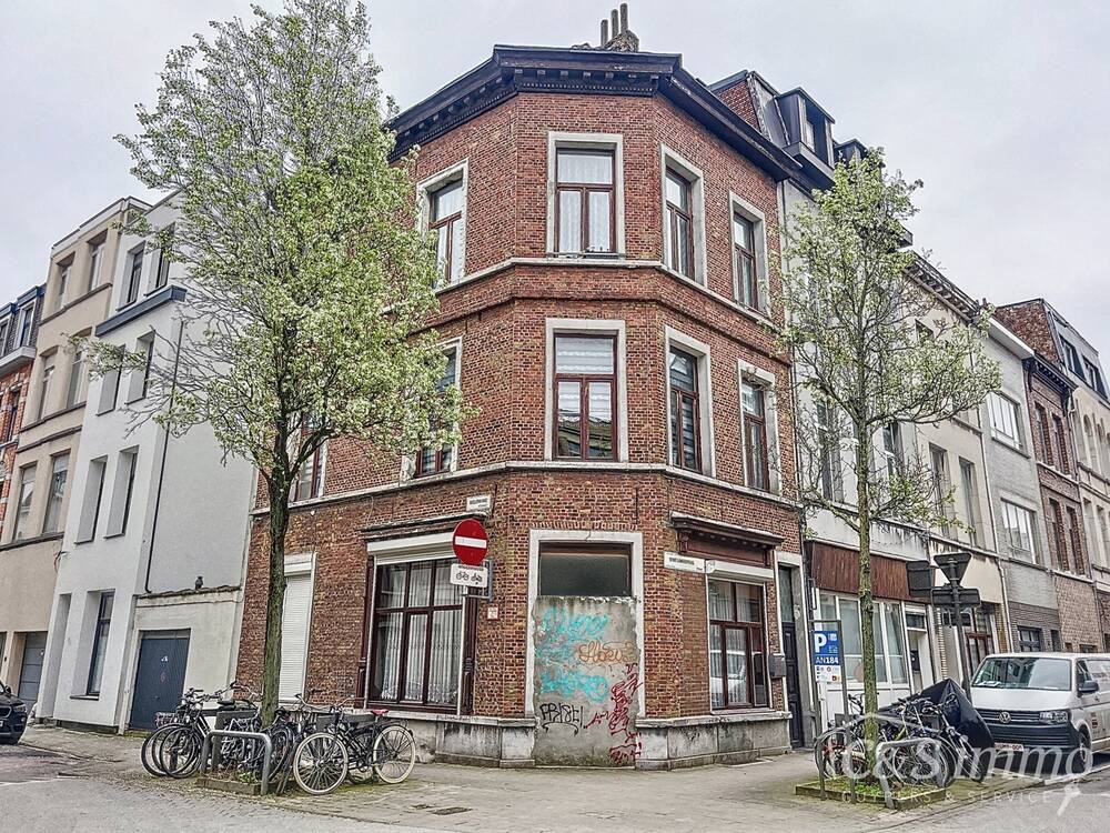 Huis te  koop in Berchem 2600 399000.00€ 4 slaapkamers 270.00m² - Zoekertje 54187