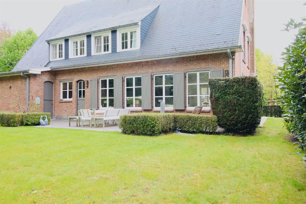 Villa te  koop in Brasschaat 2930 995000.00€ 4 slaapkamers 369.00m² - Zoekertje 279387