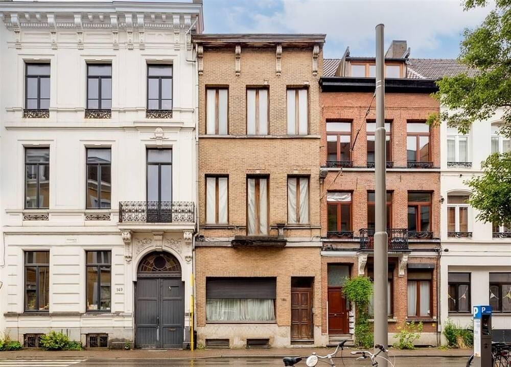 Herenhuis te  koop in Antwerpen 2018 350000.00€ 6 slaapkamers 337.00m² - Zoekertje 128616