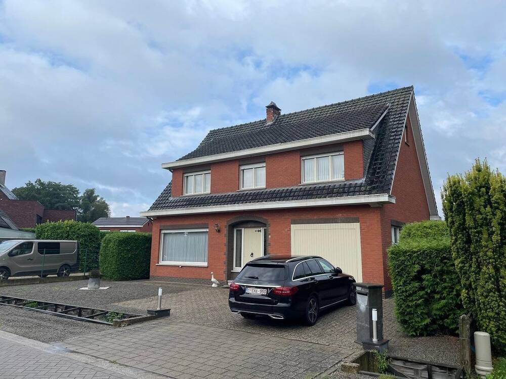 Huis te  koop in Malle 2390 365000.00€ 4 slaapkamers m² - Zoekertje 145966