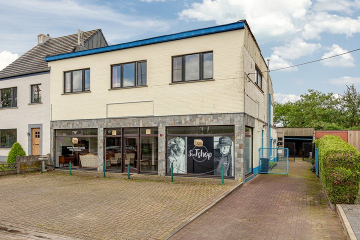 Commerciële ruimte te  koop in Brecht 2960 359000.00€  slaapkamers 326.00m² - Zoekertje 148270