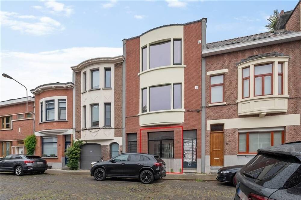 Appartement te  koop in Berchem 2600 375000.00€ 2 slaapkamers 100.00m² - Zoekertje 152013