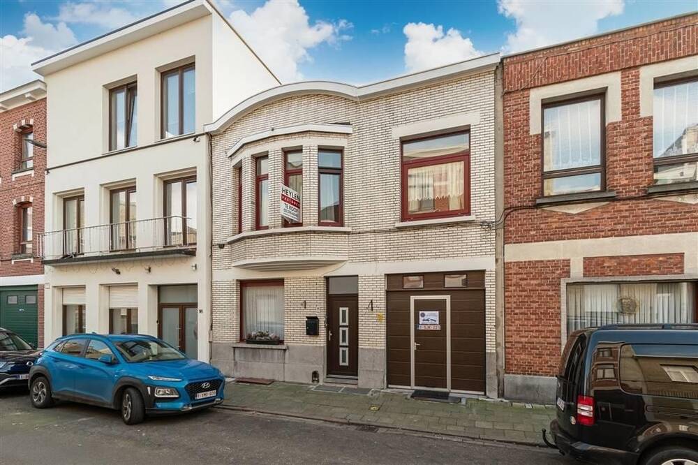 Huis te  koop in Deurne 2100 425000.00€ 4 slaapkamers 259.00m² - Zoekertje 159578