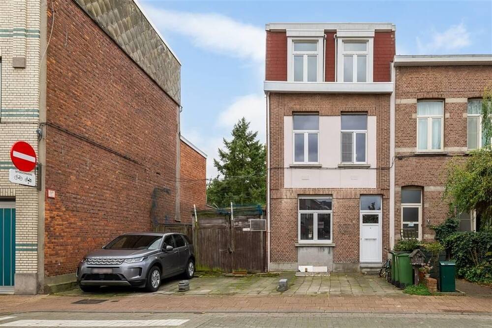Huis te  koop in Deurne 2100 279000.00€ 4 slaapkamers 179.00m² - Zoekertje 159327