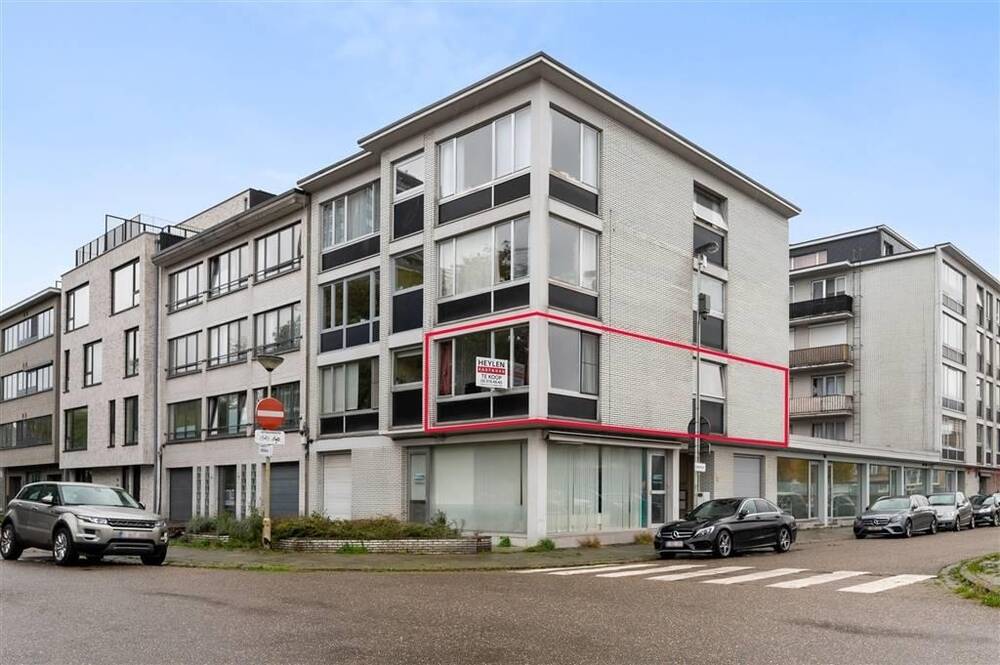 Appartement te  koop in Deurne 2100 149000.00€ 1 slaapkamers 65.00m² - Zoekertje 159674