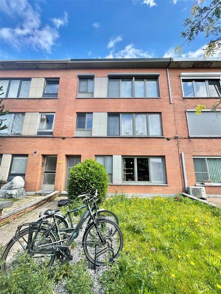 Appartement te  huur in Berchem 2600 1095.00€ 2 slaapkamers 77.00m² - Zoekertje 168540