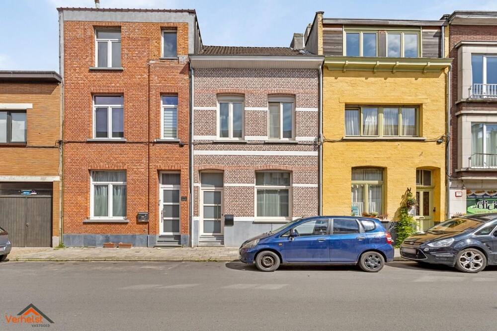 Huis te  koop in Merksem 2170 379000.00€ 4 slaapkamers 170.00m² - Zoekertje 168050