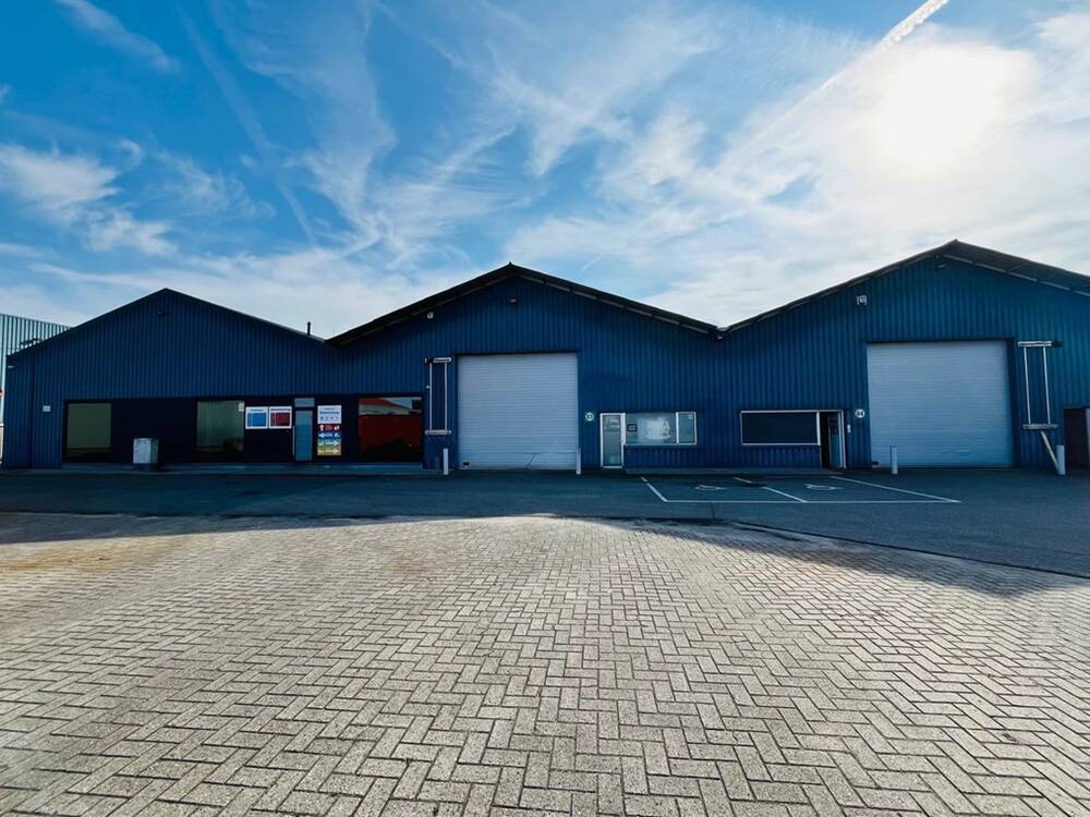 Handelszaak te  huur in Malle 2390 7946.00€  slaapkamers 2385.00m² - Zoekertje 170658