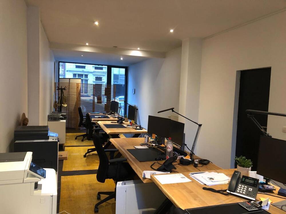 Handelszaak te  huur in Berchem 2600 1230.00€  slaapkamers 120.00m² - Zoekertje 187583