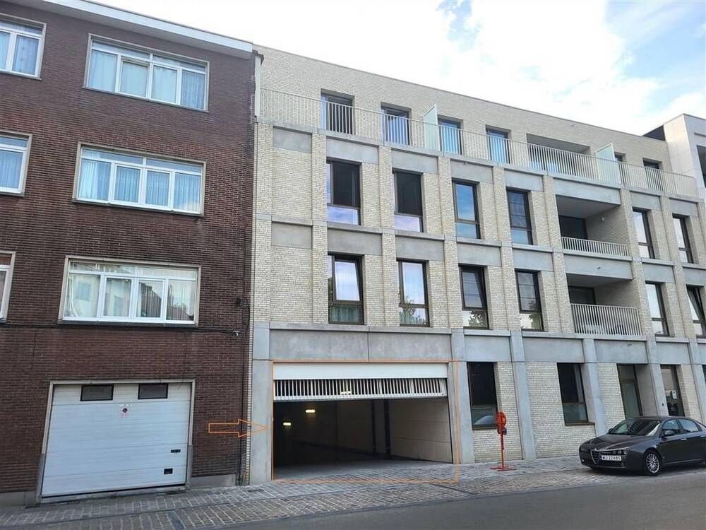 Parking & garage te  huur in Berchem 2600 100.00€  slaapkamers m² - Zoekertje 187645