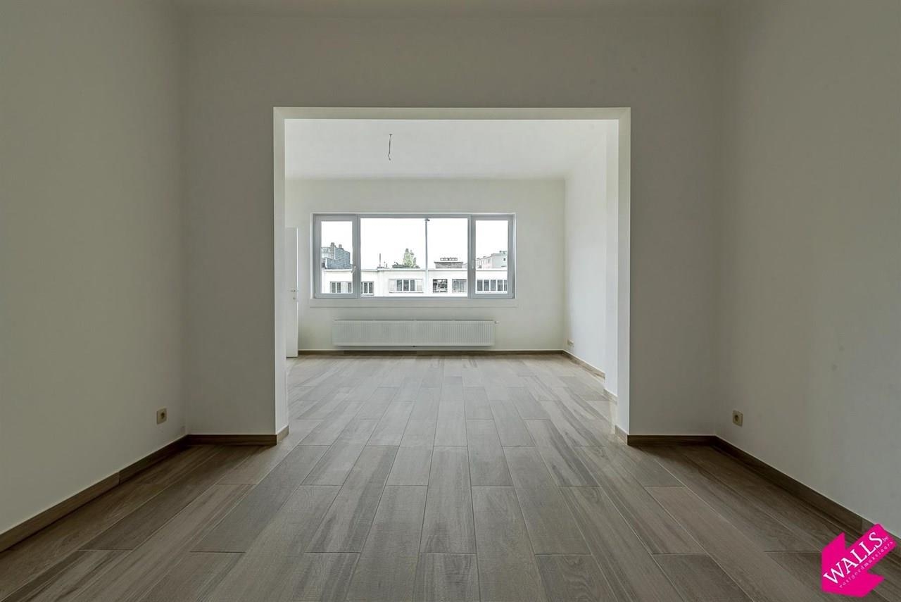 Appartement te  huur in Berchem 2600 1050.00€ 2 slaapkamers 95.00m² - Zoekertje 200107