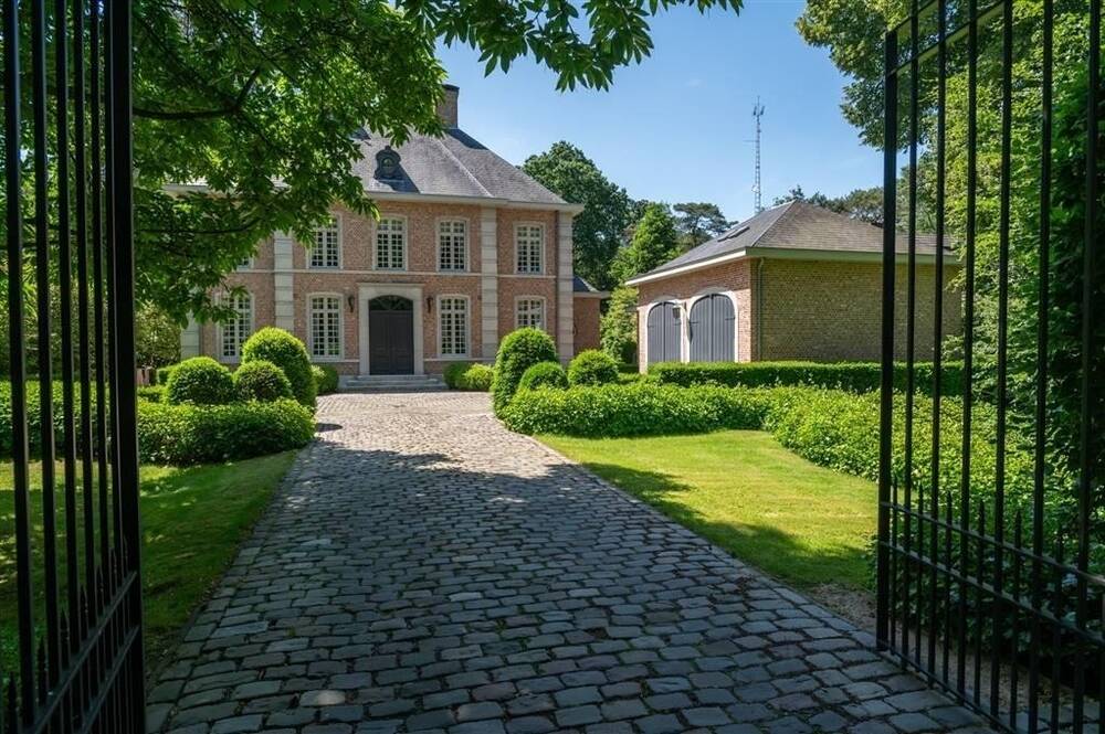 Villa te  koop in Zandhoven 2240 1750000.00€ 5 slaapkamers 345.00m² - Zoekertje 208490