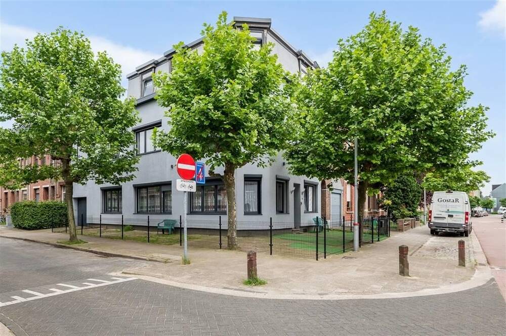 Huis te  koop in Merksem 2170 449000.00€ 5 slaapkamers 239.00m² - Zoekertje 208367