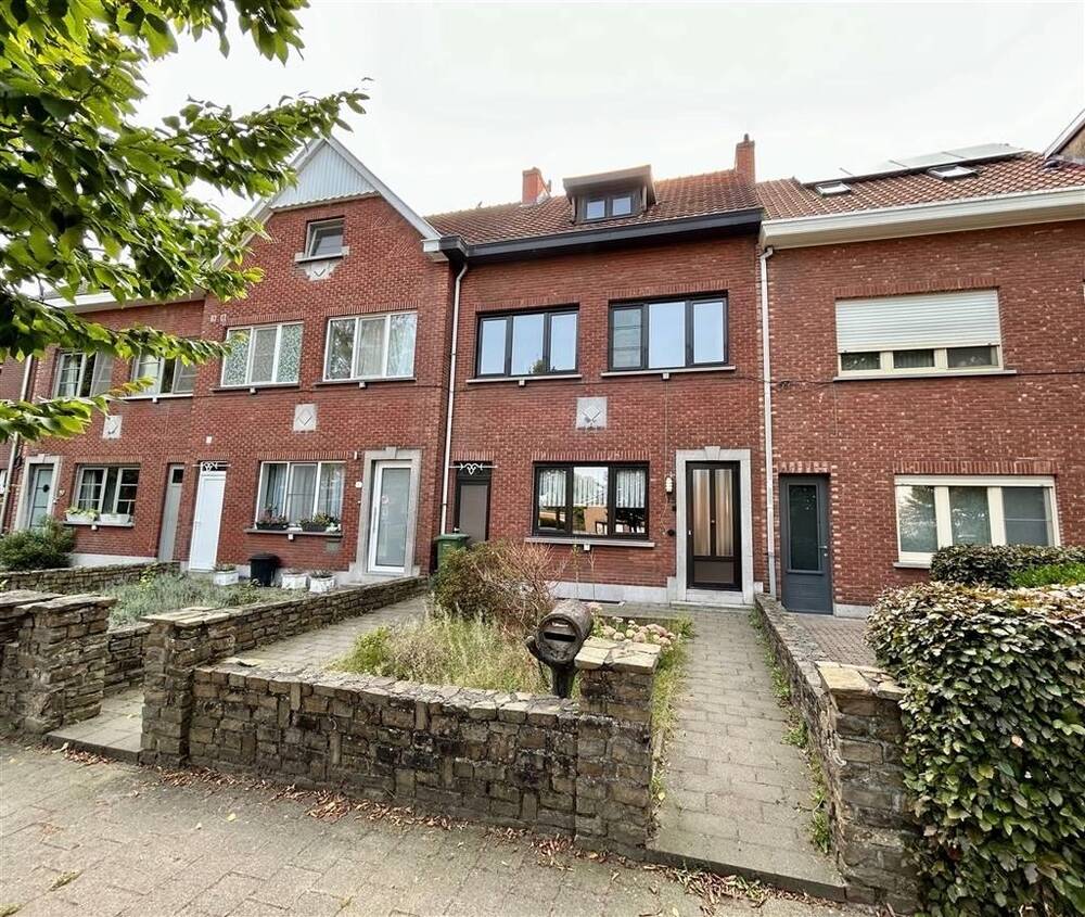 Huis te  koop in Ekeren 2180 330000.00€ 4 slaapkamers 171.00m² - Zoekertje 214082