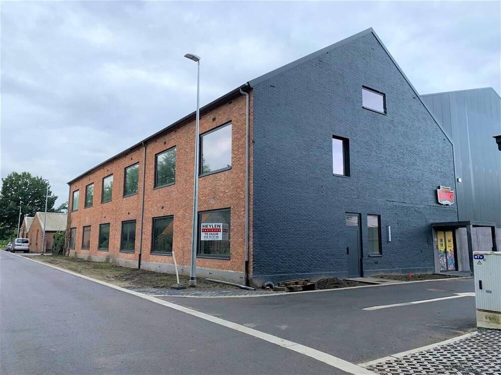 Handelszaak te  huur in Herentals 2200 1870.00€  slaapkamers 380.00m² - Zoekertje 213918