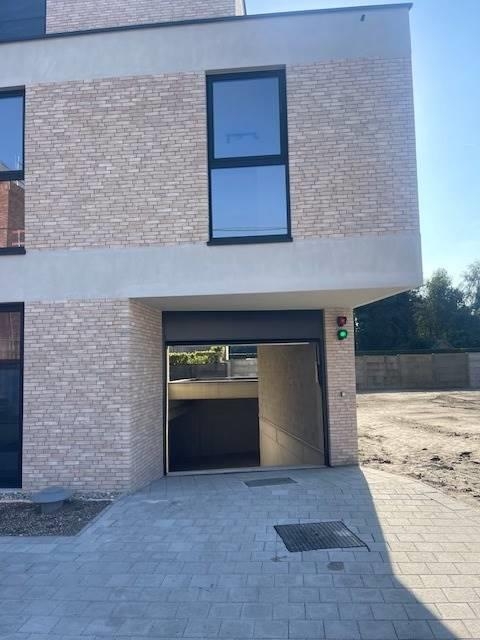 Parking & garage te  huur in Zoersel 2980 150.00€  slaapkamers m² - Zoekertje 235312