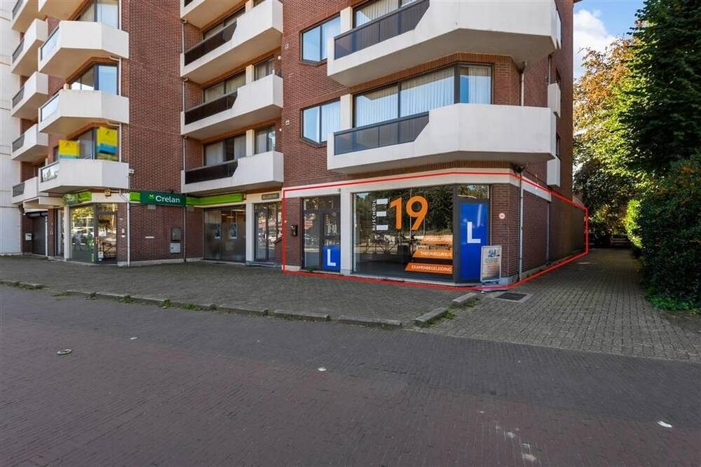 Handelszaak te  koop in Mortsel 2640 499000.00€  slaapkamers 500.00m² - Zoekertje 233924