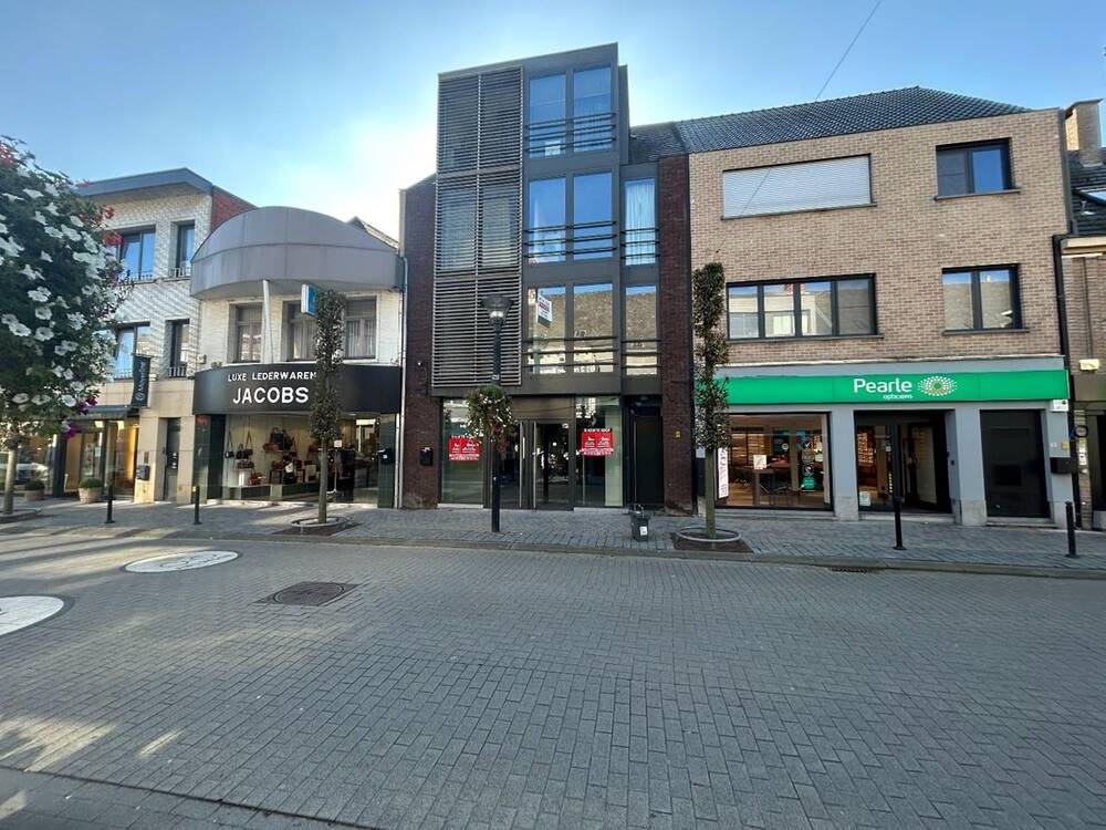 Handelszaak te  koop in Geel 2440 385000.00€  slaapkamers m² - Zoekertje 239977