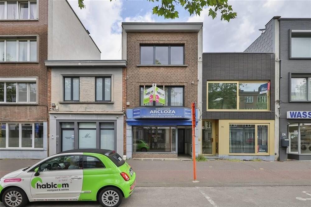 Huis te  koop in Mortsel 2640 345000.00€ 2 slaapkamers 255.00m² - Zoekertje 250414