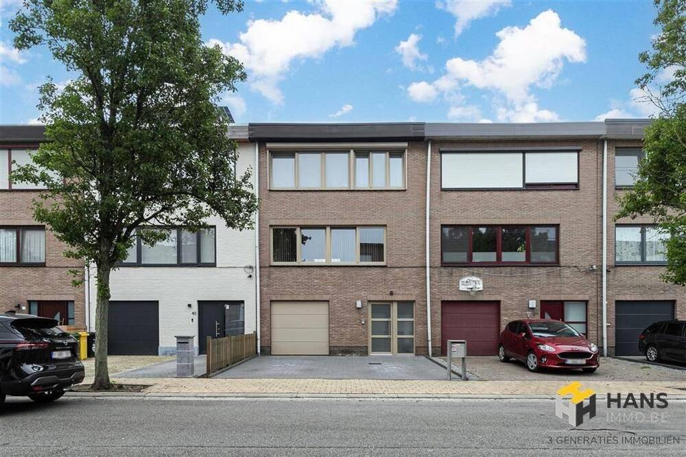 Huis te  koop in Hoevenen 2940 389000.00€ 4 slaapkamers 176.00m² - Zoekertje 258016