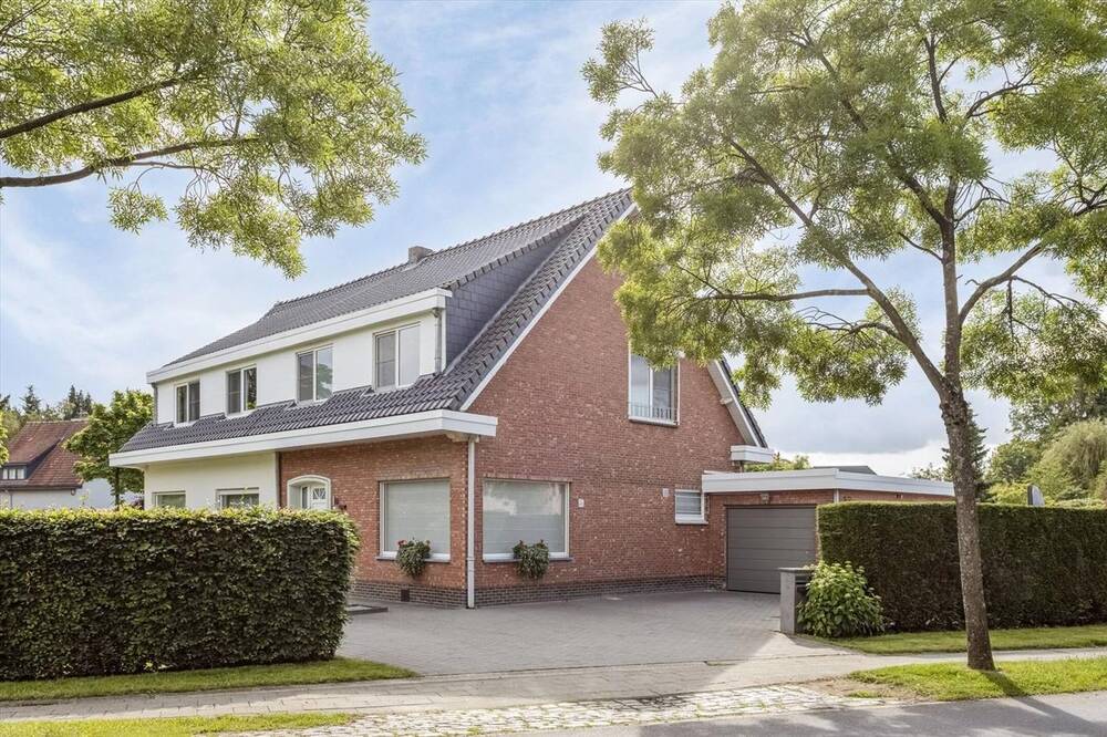 Huis te  in Brasschaat 2930 559000.00€ 4 slaapkamers 201.00m² - Zoekertje 260894