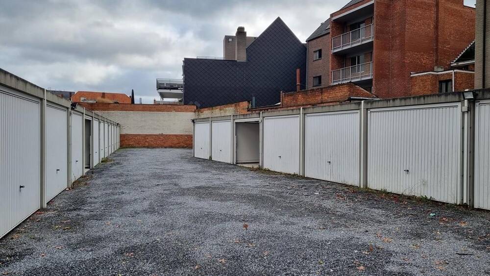 Parking & garage te  huur in Mol 2400 115.00€  slaapkamers m² - Zoekertje 262169