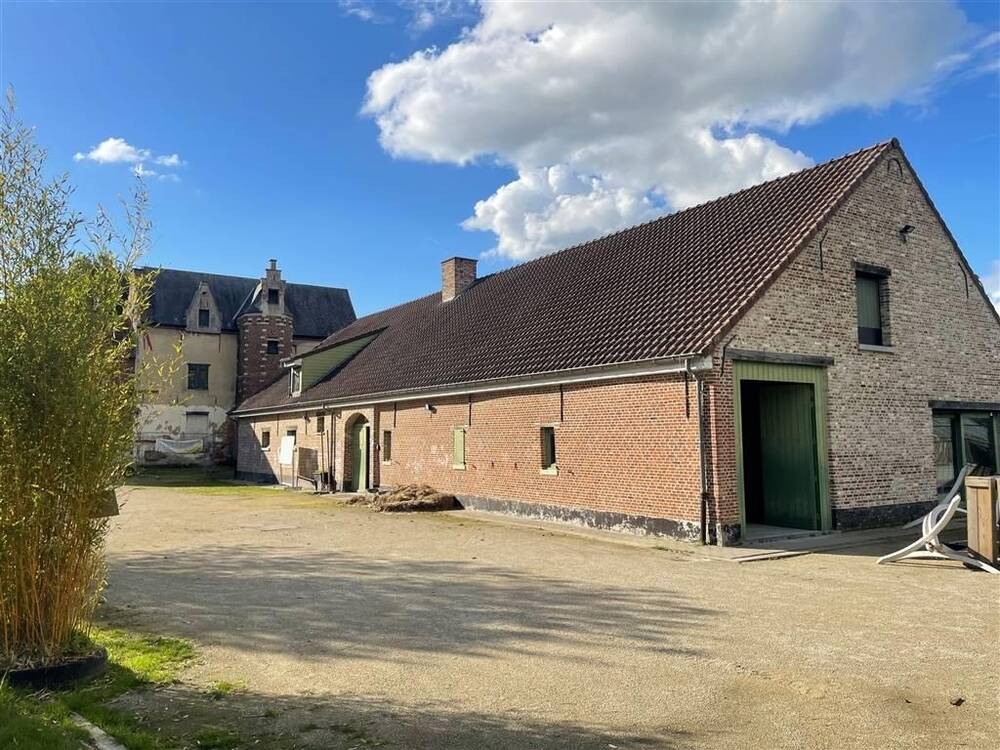 Huis te  koop in Onze-Lieve-Vrouw-Waver 2861 375000.00€  slaapkamers 215.00m² - Zoekertje 269638