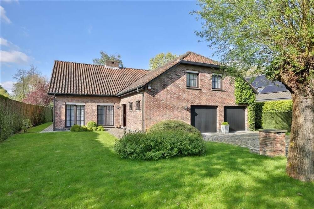 Villa te  koop in Aartselaar 2630 835000.00€ 5 slaapkamers 321.00m² - Zoekertje 283979