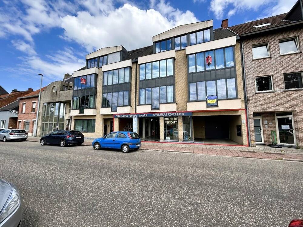 Handelszaak te  koop in Geel 2440 495000.00€  slaapkamers m² - Zoekertje 290053