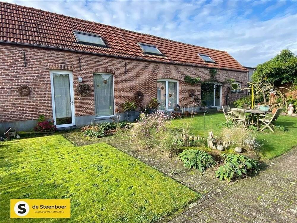 Handelszaak te  koop in Zandhoven 2240 315000.00€ 3 slaapkamers 130.00m² - Zoekertje 297440