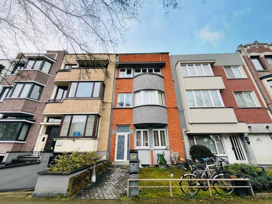 Huis te  koop in Mortsel 2640 660000.00€ 3 slaapkamers 222.00m² - Zoekertje 300853