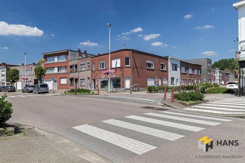 Handelszaak te  koop in Borsbeek 2150 340000.00€ 4 slaapkamers 270.00m² - Zoekertje 303406