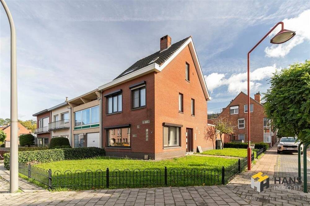 Huis te  koop in Stabroek 2940 299000.00€ 5 slaapkamers 158.00m² - Zoekertje 304371