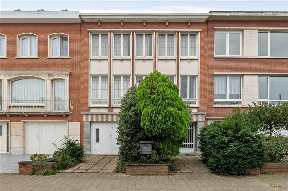 Huis te  koop in Deurne 2100 395000.00€ 3 slaapkamers 255.00m² - Zoekertje 305155