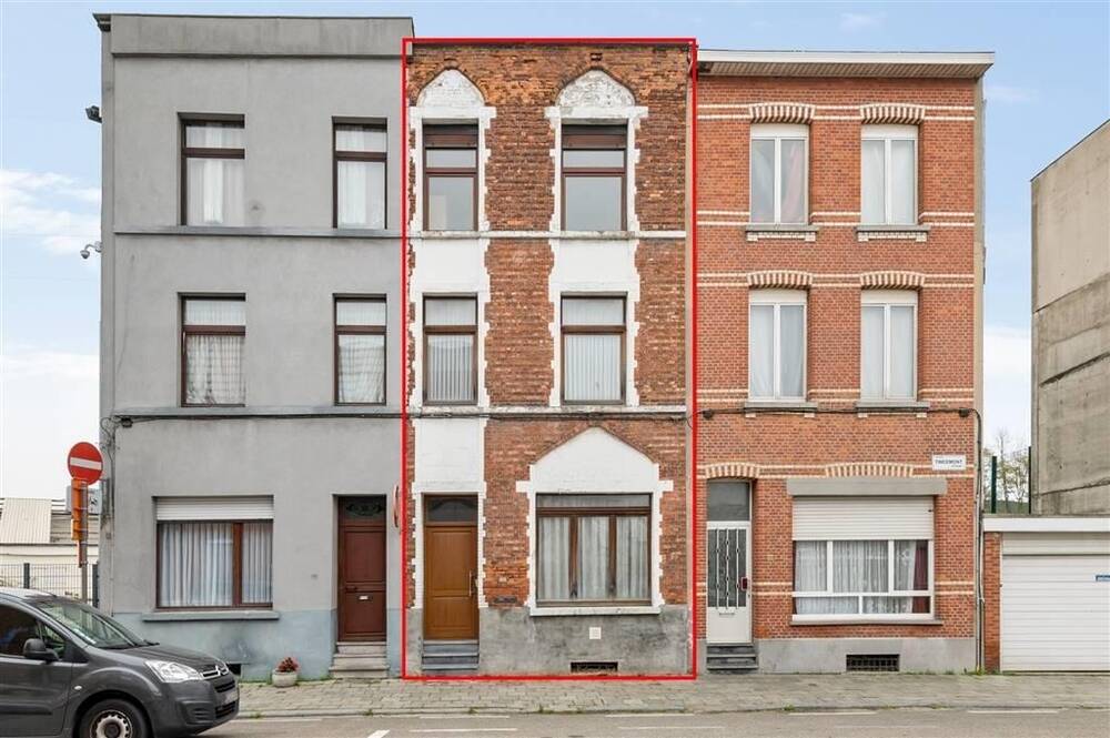 Huis te  koop in Deurne 2100 219000.00€ 3 slaapkamers 187.00m² - Zoekertje 306830