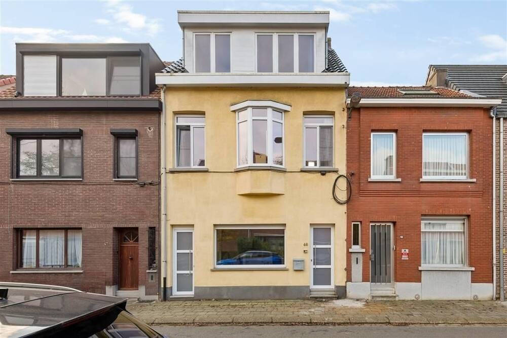 Huis te  koop in Ekeren 2180 369000.00€ 4 slaapkamers 198.00m² - Zoekertje 306402