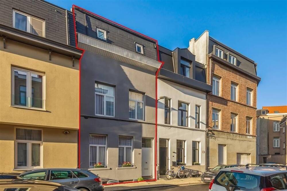 Huis te  koop in Berchem 2600 389000.00€ 4 slaapkamers 193.00m² - Zoekertje 307072