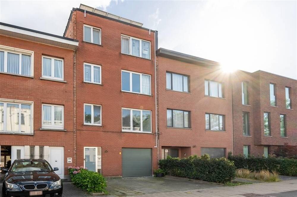 Huis te  koop in Mortsel 2640 549000.00€ 6 slaapkamers 255.00m² - Zoekertje 307088