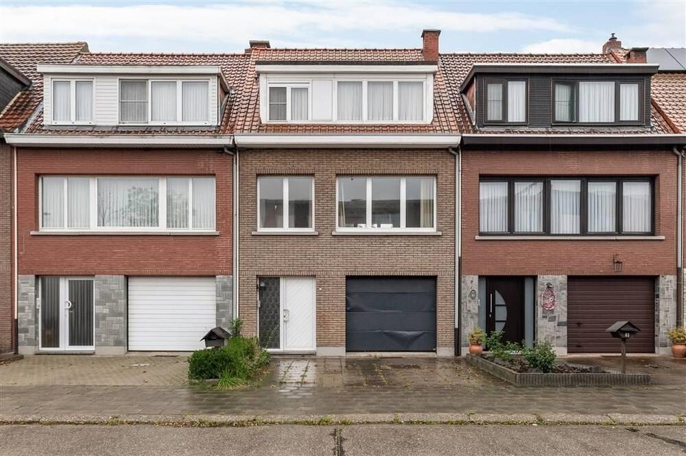 Huis te  koop in Ekeren 2180 299000.00€ 3 slaapkamers 161.00m² - Zoekertje 306487