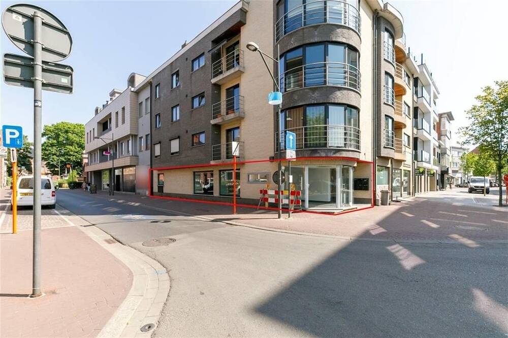 Handelszaak te  koop in Mol 2400 285000.00€ 1 slaapkamers 88.00m² - Zoekertje 307347