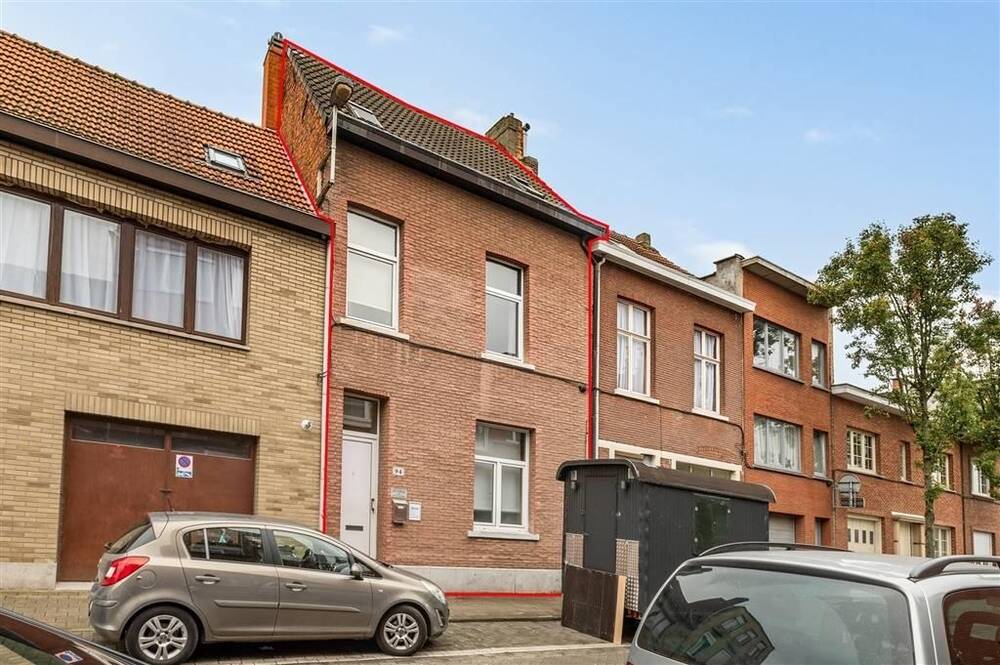 Huis te  koop in Merksem 2170 384000.00€ 6 slaapkamers 222.00m² - Zoekertje 306387