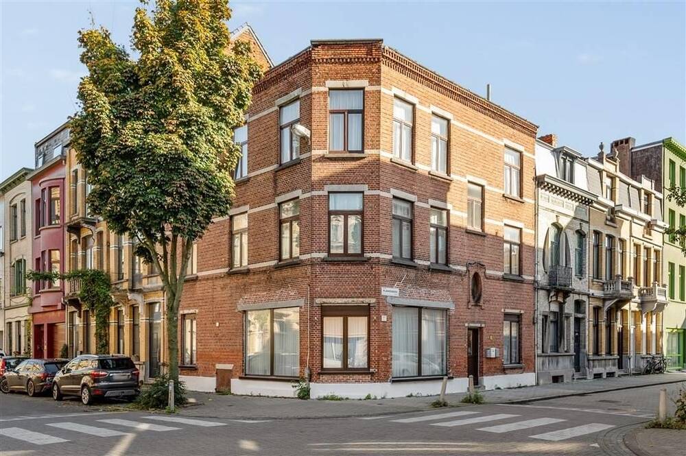 Huis te  koop in Deurne 2100 549000.00€ 6 slaapkamers 297.00m² - Zoekertje 306942